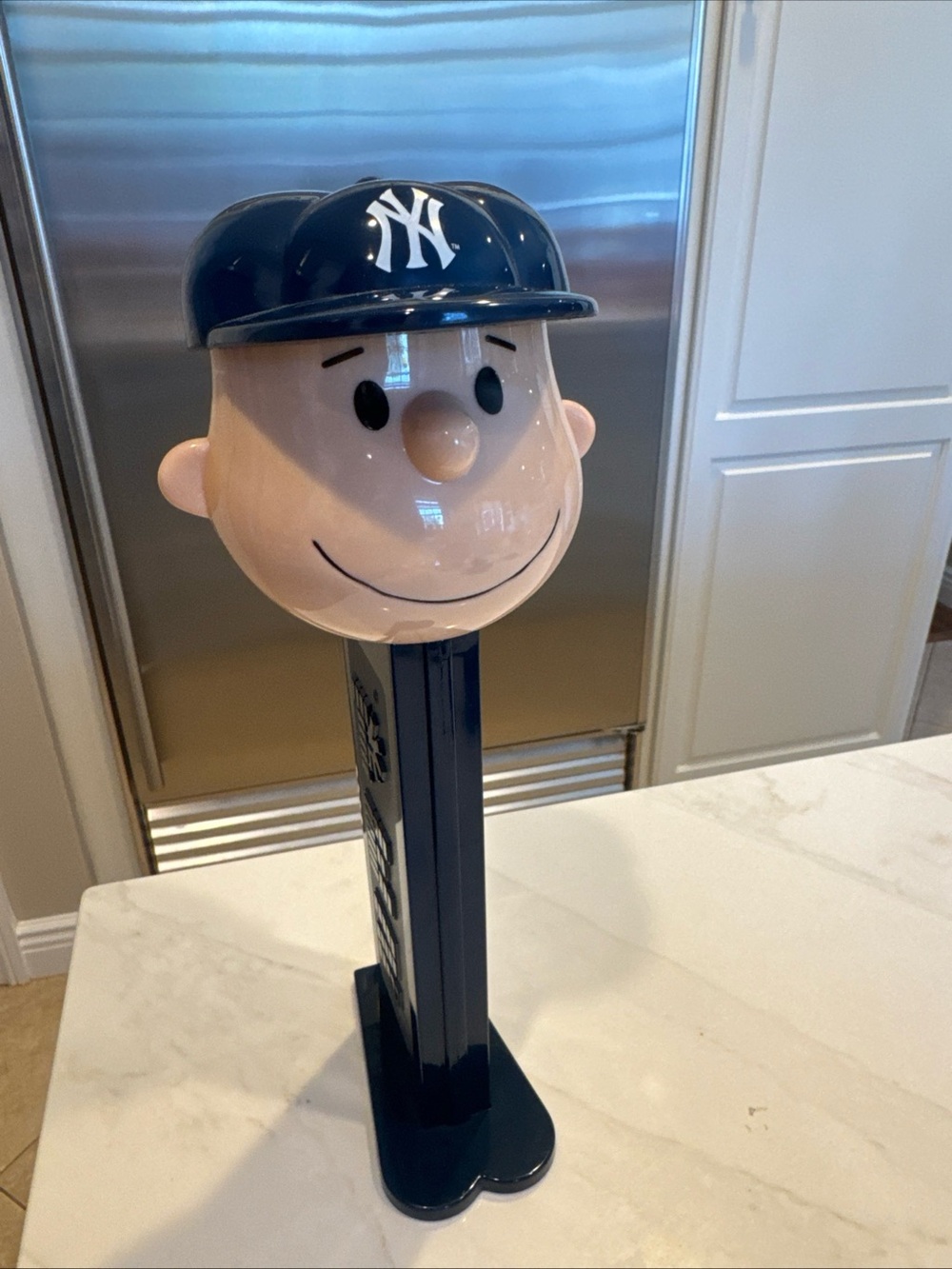 New York Yankees Charlie Brown Peanuts PEZ Dispenser 12” Plays Song
